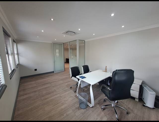 140M² OFFICE TO LET IN DUNKELD WEST